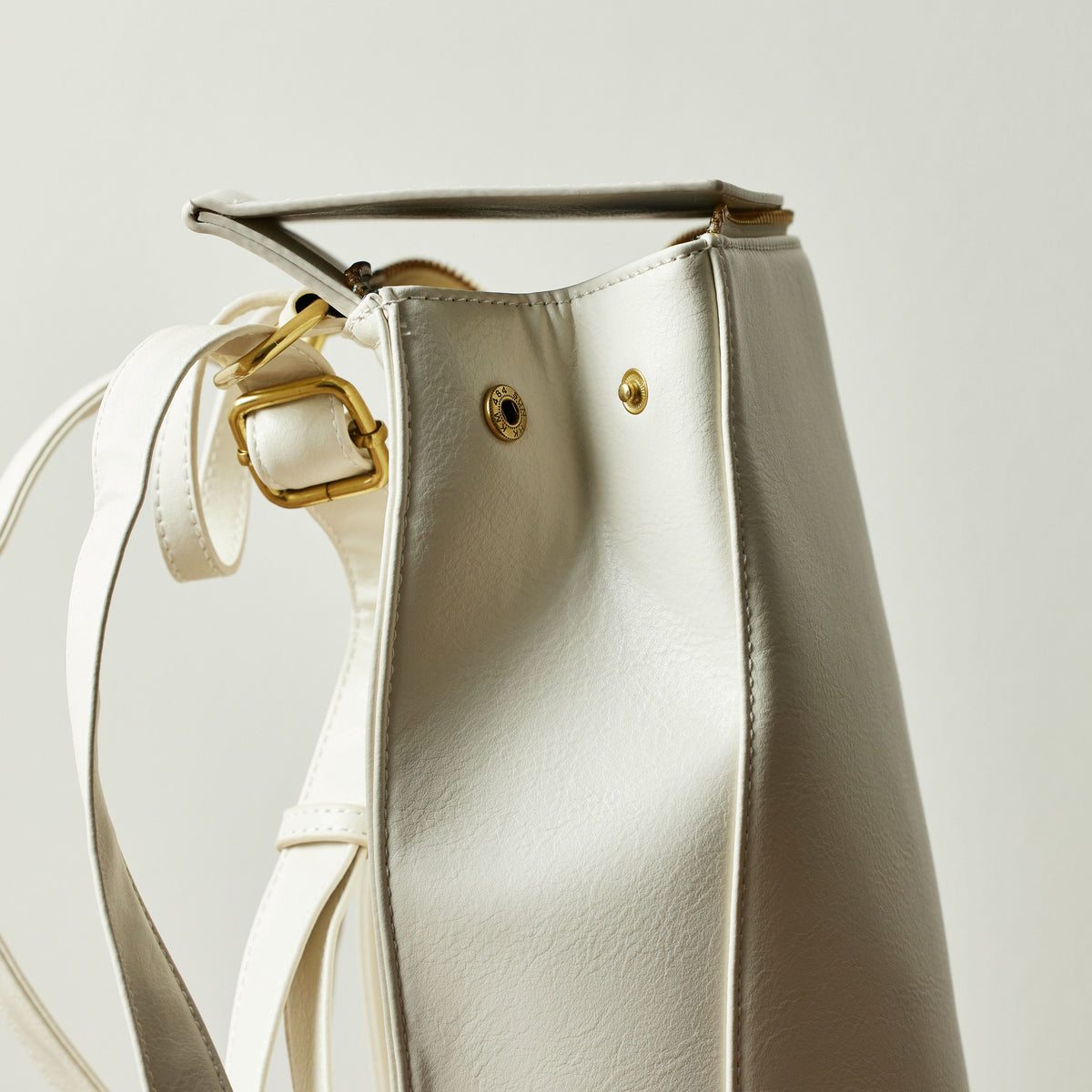 Convertible Leather Backpack – Coconut Cream – Smallwoods